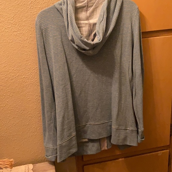 Zip up - Picture 2 of 3